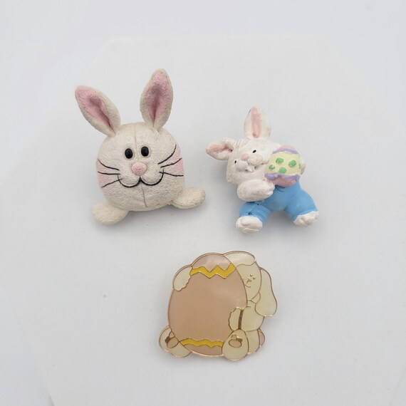 Set of 3 Vintage Easter Bunny Pins Brooches Metal & Resin Costume Jewelry Retro Women Statement Holiday White Egg Pastel Pink Ears Three