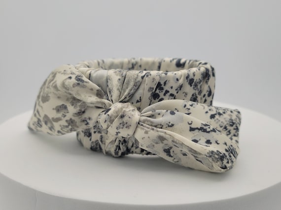 Vintage Snakeskin Pattern Silk Wrapped Magnetic Clamper Hinged Cuff Bracelet Costume Jewelry Retro Statement Women 6 3/4" Long Oval Scarf