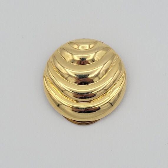 Vintage Gold Tone Textured Circle Scarf Clip Costume Jewelry Retro Statement Women Dress Clip Lightweight Button Shell Ridges Curves Dome