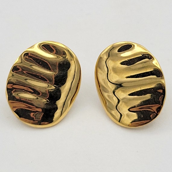 Vintage 1990s Trifari Ribbed Gold Tone Oval Stud Earrings Costume Jewelry Retro Women Accent Statement Simple Small Versatile 3/4" Ruffled