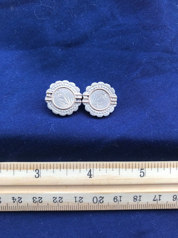 Antique Pin with Oriental Design c1910s - image 1