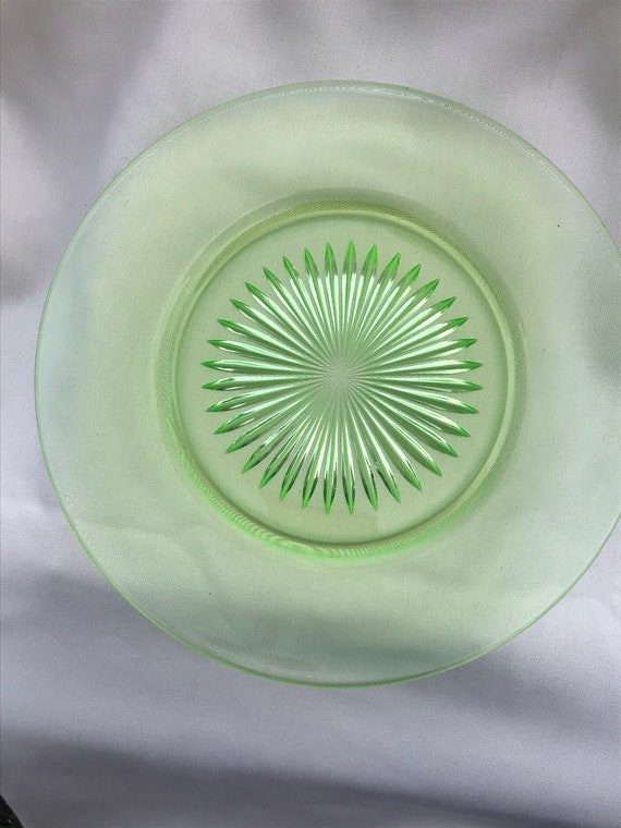 Set Of 2 Vintage Green Depression Glass 8 1 Plates