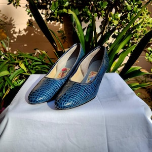 Vintage Joseph Larose Blue Mock Alligator Heels