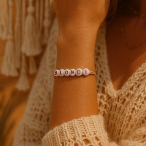 Pulseira de mantra personalizada - contas de letras, números, padrões...