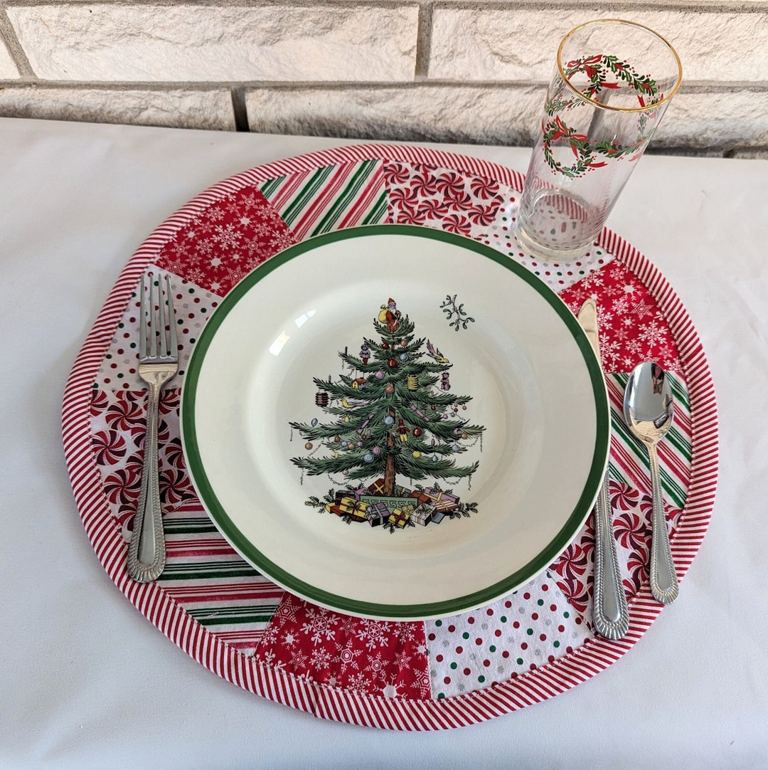 Round Christmas Placemats, Handmade Home Decor, Quilted Patchwork Table