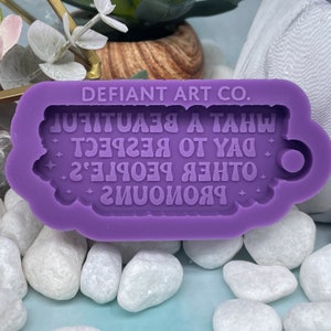 Molde de silicona para llavero con pronombres para resina, arcilla y jabón.