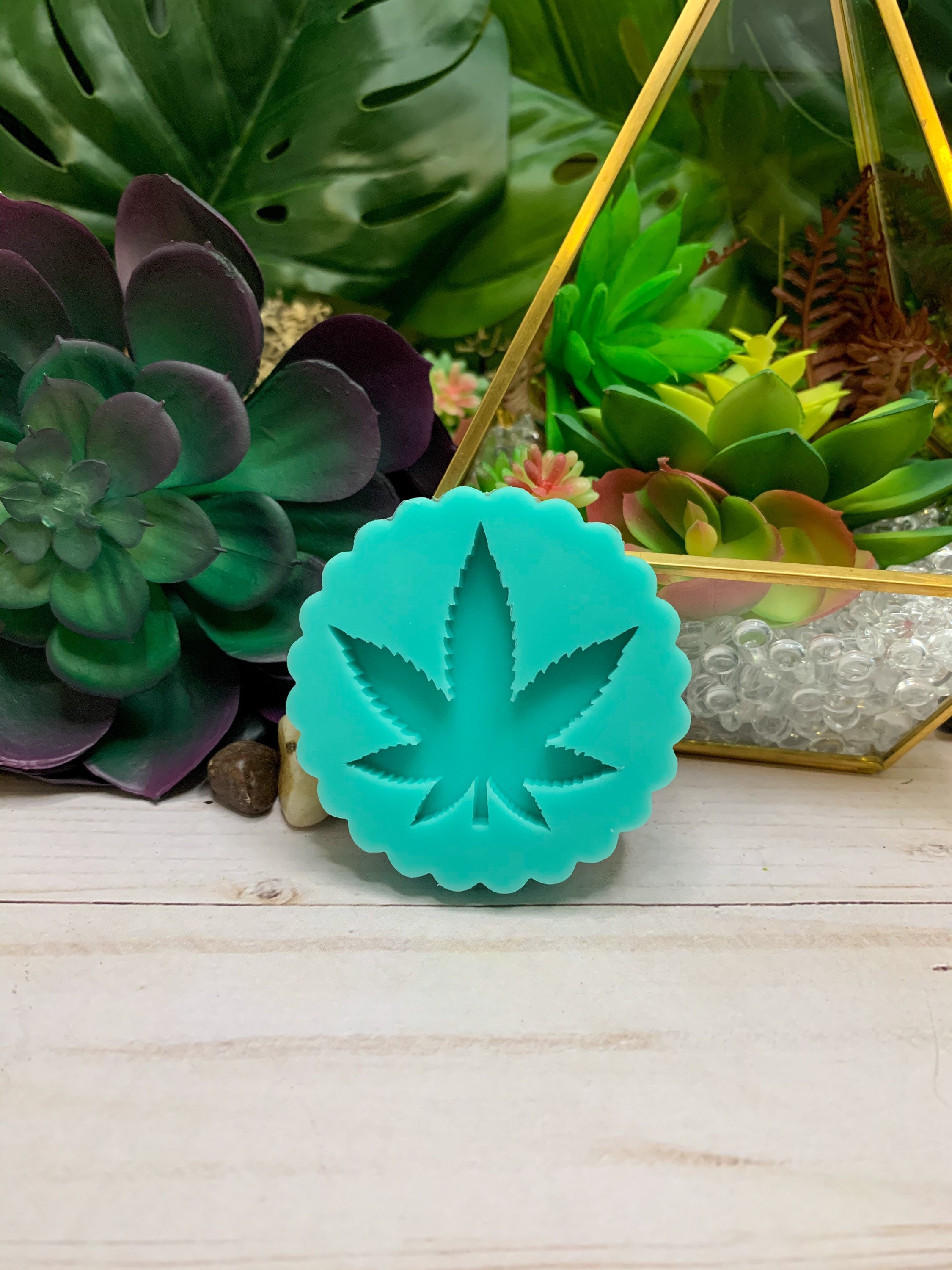  PJ BOLD Marijuana Weed Leaf Gummy Molds Silicone Candy Mold Kit  - 3 Pack : Home & Kitchen