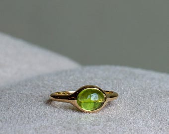 Glacé - 14k Peridot Signet Ring