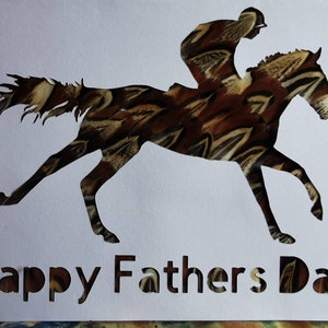 Tarjeta del día del padre de la silueta del caballo de carreras de plumas - Tarjetas para él Tarjeta de tiro - Tarjeta de celebración para papá - Tarjeta para el abuelo - Tarjeta temática Tamaño A5