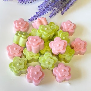 Flower Shaped Soy Wax Melts with Essential Oils | Spring Decor | Wax Melts | Handmade | Soy Wax Melt | Gift | Flower Decor | Floral Scented