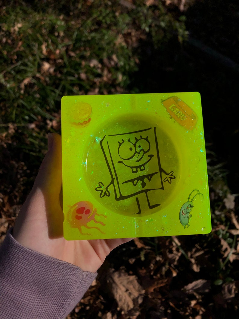 Spongebob Squarepants| Resin Ashtray Epoxy Resin Light Up Ashtray Spongebob Ashtray Bright Yellow Doodlebob LED Light Resin Ashtray