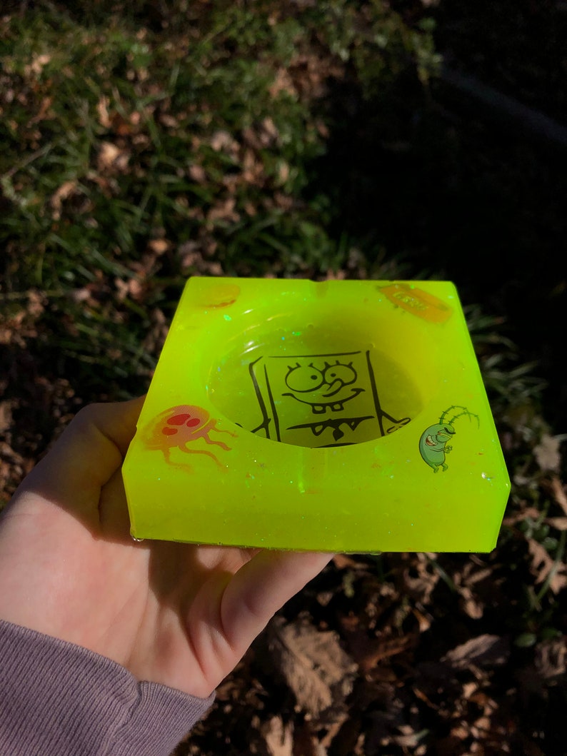 Spongebob Squarepants| Resin Ashtray Epoxy Resin Light Up Ashtray Spongebob Ashtray Bright Yellow Doodlebob LED Light Resin Ashtray