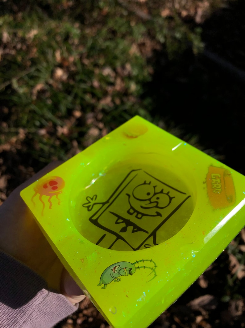 Spongebob Squarepants| Resin Ashtray Epoxy Resin Light Up Ashtray Spongebob Ashtray Bright Yellow Doodlebob LED Light Resin Ashtray