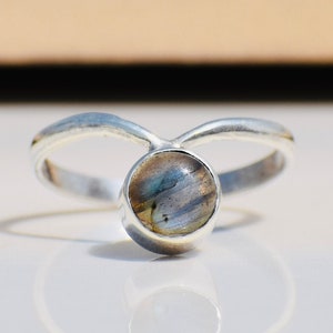Labradorite Ring, 925 Sterling Silver Ring, Blue Flash Natural Labradorite, Round Shape Dainty Ring, February Birthstone, Gift For Her Mom