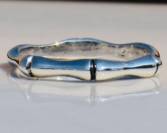 Organic Wavy Silver Band Ring, Hammered Texture, Stackable Minimalist Ring, 925 Sterling, Handmade Jewelry