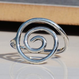 Spiral Ring, 925 Silver Ring, Silver Spiral Ring, Wire Swirl Ring, Statement Ring, Everyday Ring, Silver Circle Ring, Modern Ring, Ring