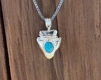 Colgante de punta de flecha con Kingman turquesa (plata de ley sólida)