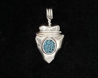 Colgante de punta de flecha con Kingman Black Web Turquesa (plata de ley sólida)