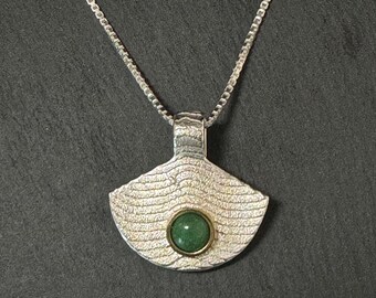 Colgante fundido de sepia con bisel de oro Blue Ridge Turquesa de 18k