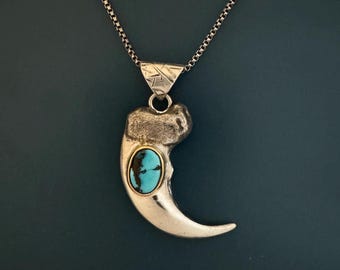 Colgante con forma de garra de oso grizzly, plata de ley, engaste de oro de 18 quilates, turquesa Morenci - Estilo western