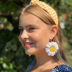 Handmade crochet daisy earrings image 1