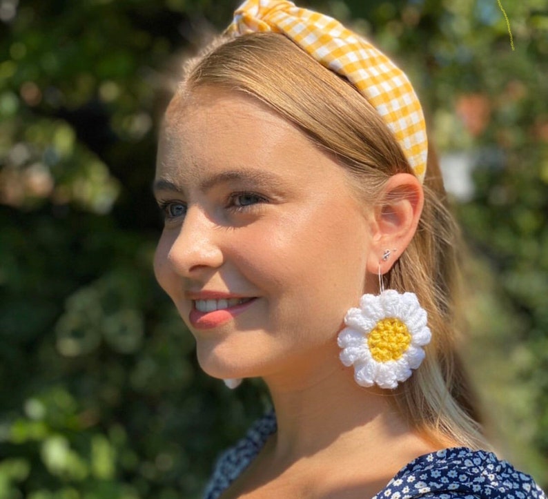 Handmade crochet daisy earrings image 1