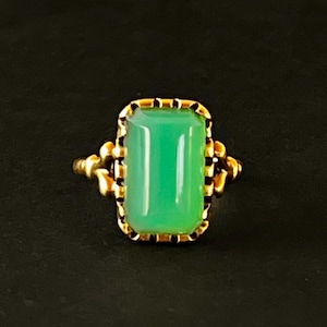 Vintage ring i gult massivt guld 14K med naturlig krysopras