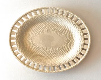 Piatto antico in ceramica color crema del XIX secolo