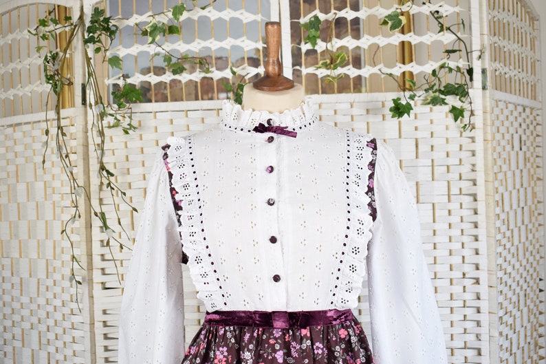 1970s Aubergine White Ditsy Floral Prairie Dress Broderie Anglaise High Neck Frill Collar Approx Size 10 image 2