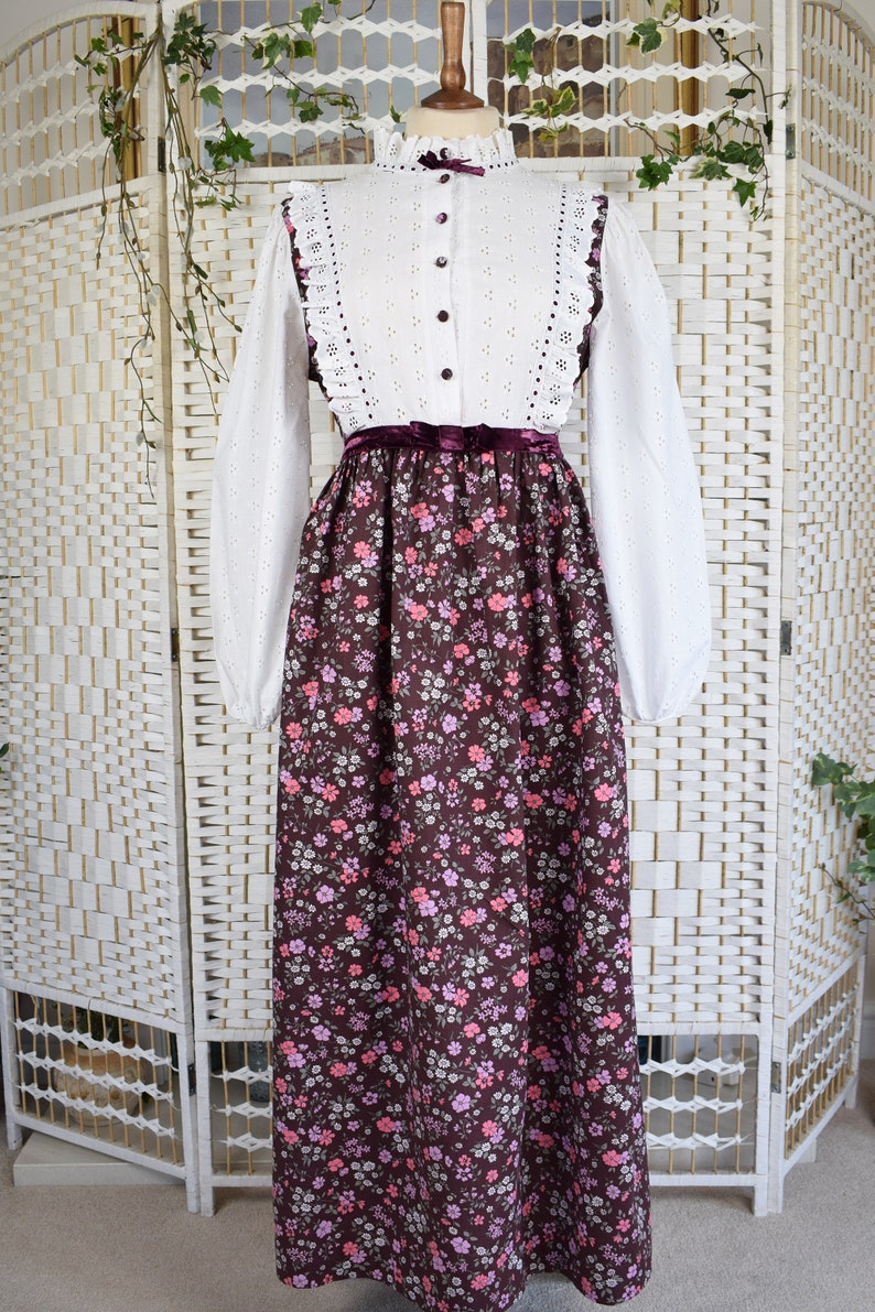 1970s Aubergine White Ditsy Floral Prairie Dress Broderie Anglaise High Neck Frill Collar Approx Size 10 image 4