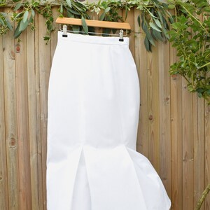 White Miss Selfridge High Waisted Long Pencil Skirt Kick Pleats Size 8-10 26 Waist 1980s Fashion image 2