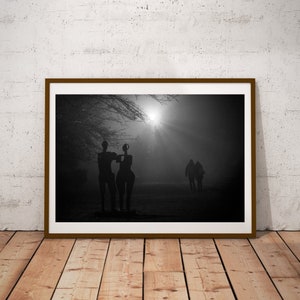 Mystic Night Kunstdruck, Verliebte Silhouette, Bäume im Nebel, Fine Art Poster