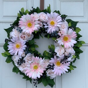 Corona de flores de arándano blanco rosa