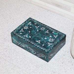 Scatola in pietra ollare blu/marrone 6" x 4" con motivo floreale intagliato, scatola per gioielli, scatola per piccoli oggetti, scatola per anelli, decorazione da tavolo