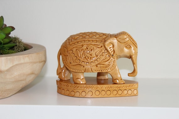 木彫りの象の置物：インドの儀式用装飾 - Etsy 日本