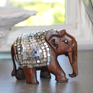 Mirrored Mosaic Wooden Elephant Figurine: Hand-Carved Home Decor