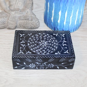 Scatola di pietra ollare intagliata nera 6"x 4", scatola di gioielli, scatola per piccoli oggetti, scatola per anelli, decorazione da tavolo, regalo da damigella d'onore, regalo per lei