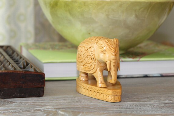 木彫りの象の置物：インドの儀式用装飾 - Etsy 日本