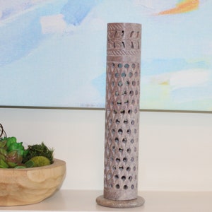Handgesneden wierooktoren van speksteen: tafeldecor met Jali-patroon
