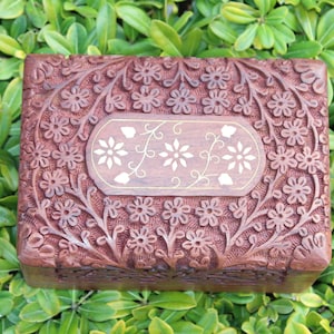 Large Carved Sheesham Wood Jewelry Box: Floral Keepsake