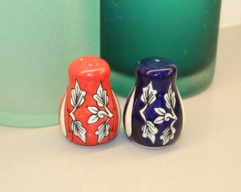 Hand-painted Ceramic Salt and Pepper Shaker Set - Farmhouse Kitchen Decor