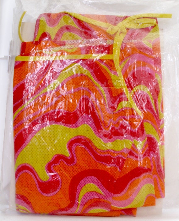 Vintage 1960s Psychedelic cellulose disposable dre