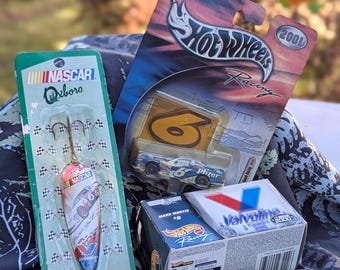 NASCAR Hot wheels Vintage Bundle Mark Martin #6 Cars & Lure