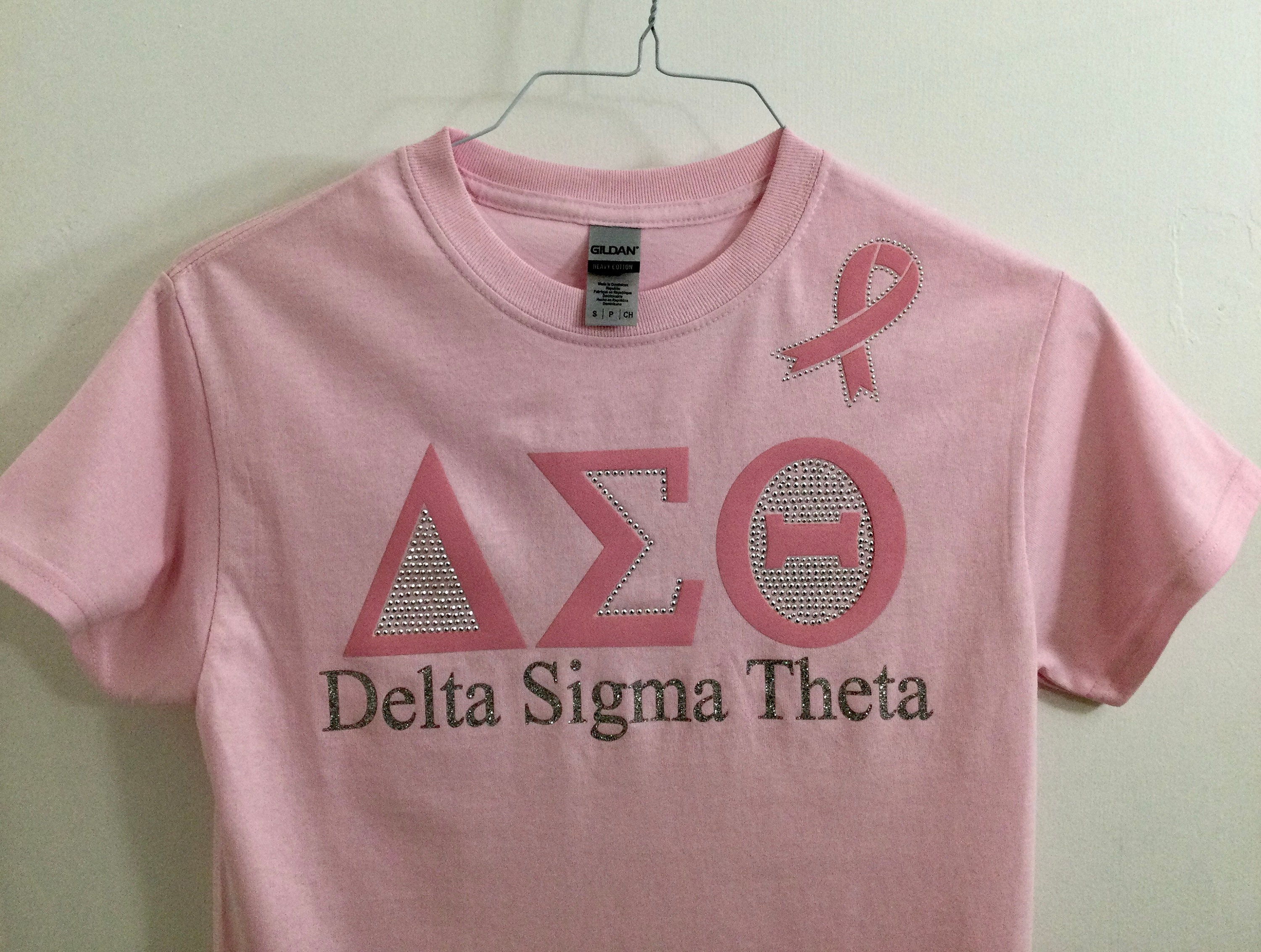 Roze Delta Sigma Theta T-shirt Oktober is borstkanker awareness maand Kleding Dameskleding Tops & T-shirts Polos 