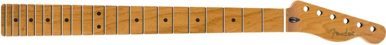Puede incluir: Un m&aacute;stil de guitarra de madera natural con un acabado marr&oacute;n claro. El m&aacute;stil tiene 21 trastes y una incrustaci&oacute;n de punto negro en los trastes 3, 5, 7, 9, 12, 15 y 17. La pala tambi&eacute;n est&aacute; hecha de madera natural y tiene un logotipo "Fender" negro.