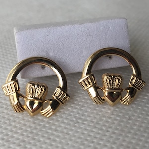 Vintage real 14kt Gelbgold polierte Claddagh irische keltische Symbol Post Ohrringe - 16 mm breit - steht für Liebe, Loyalität und Freundschaft