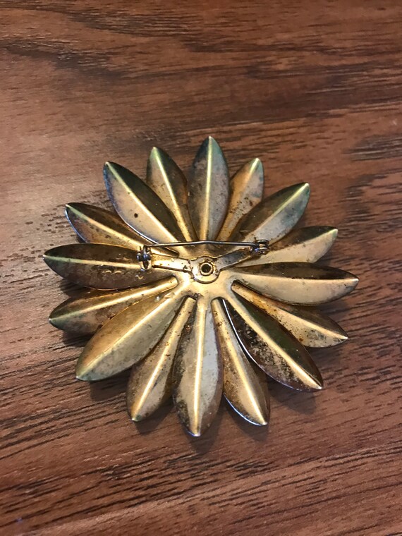 Vintage flower brooch - image 3