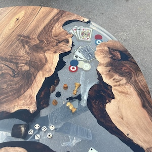 Walnut Round Epoxy Game Table, Walnut Epoxy Gamble Table, Custom 42&quot; Epoxy Resin Poker Table Order for Kristyn Constance, Aquarium