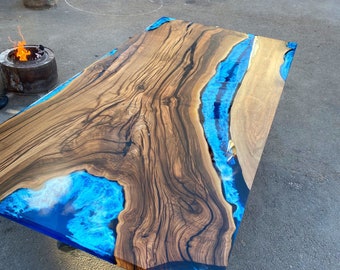 レトロフィッシュ　リバーテーブル Live Edge Table, Epoxy Table, Custom 84” X 42” Walnut Blue and