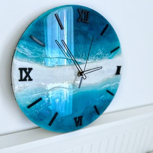 Wanduhr groß holz, resin wall clock, Ocean Resin Clock Blue Beach Wall Clock The decor is resin beach art. natural clock